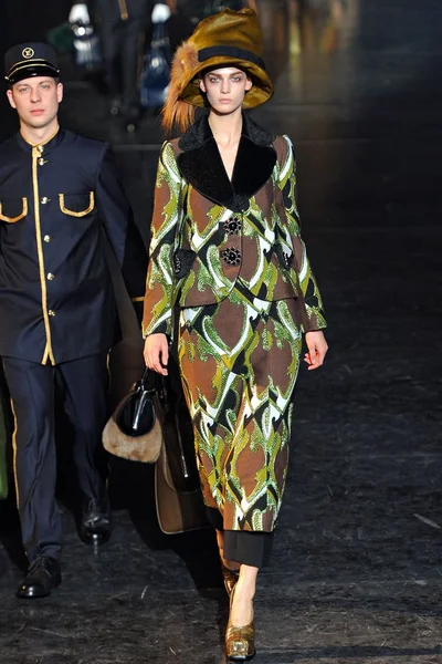 Look 18